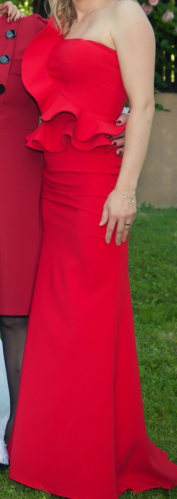 Sveana crvena haljina