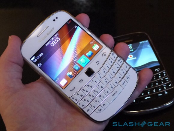 prodajem nov Blackberry 9900 white